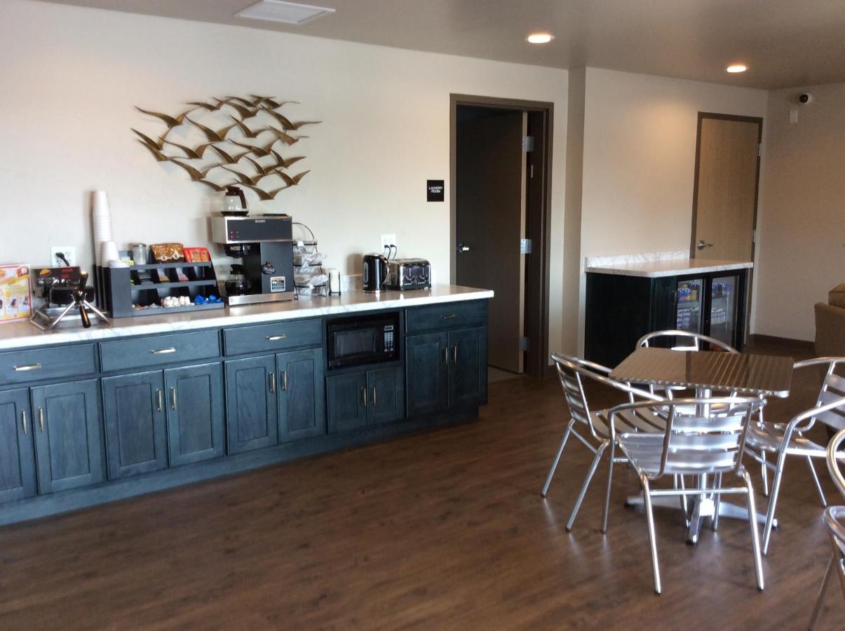 | Scenic Shore Inn