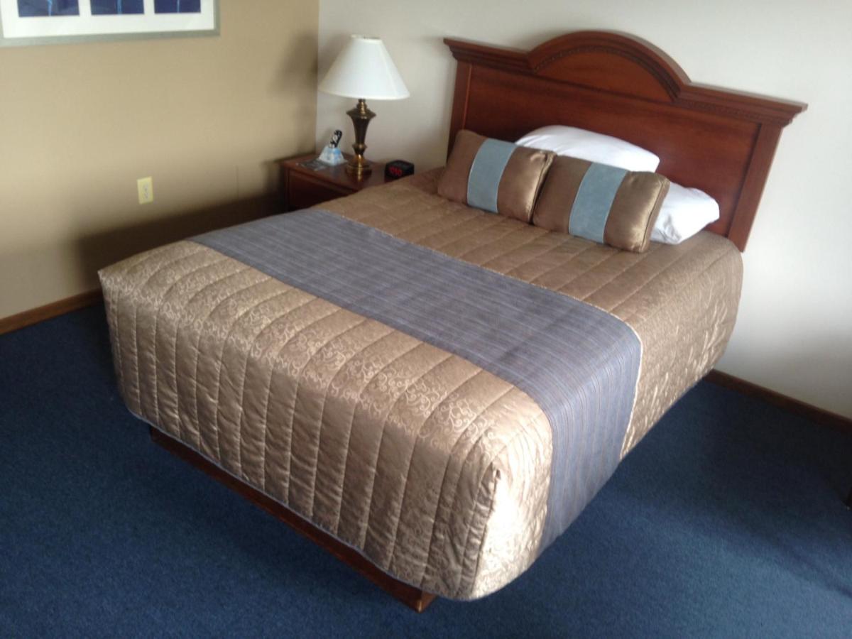 | Scenic Shore Inn