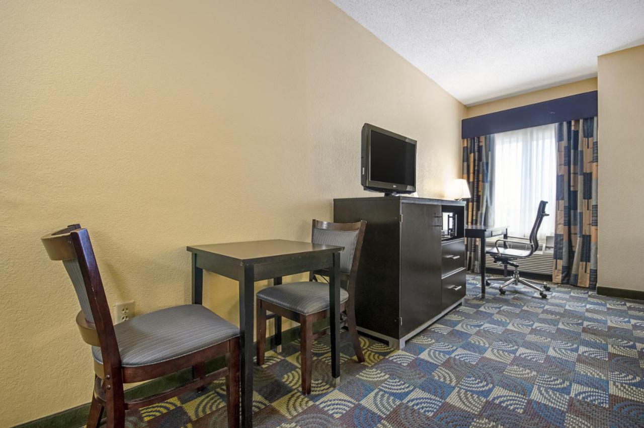 | Quality Inn & Suites Glenmont - Albany South