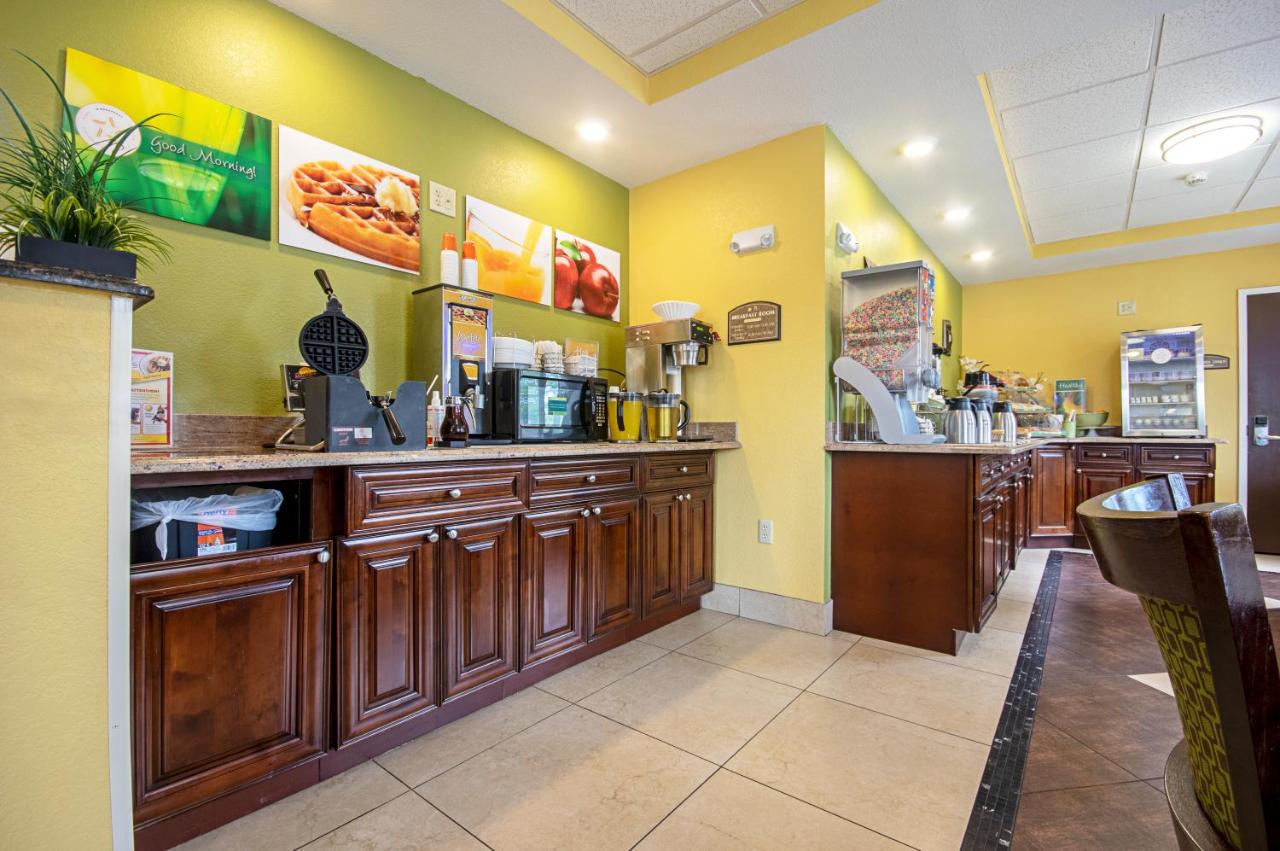 | Quality Inn & Suites Glenmont - Albany South