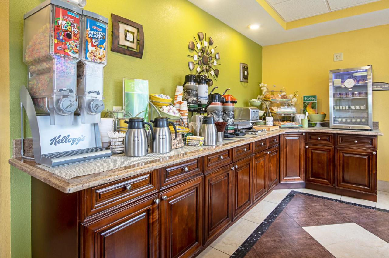 | Quality Inn & Suites Glenmont - Albany South
