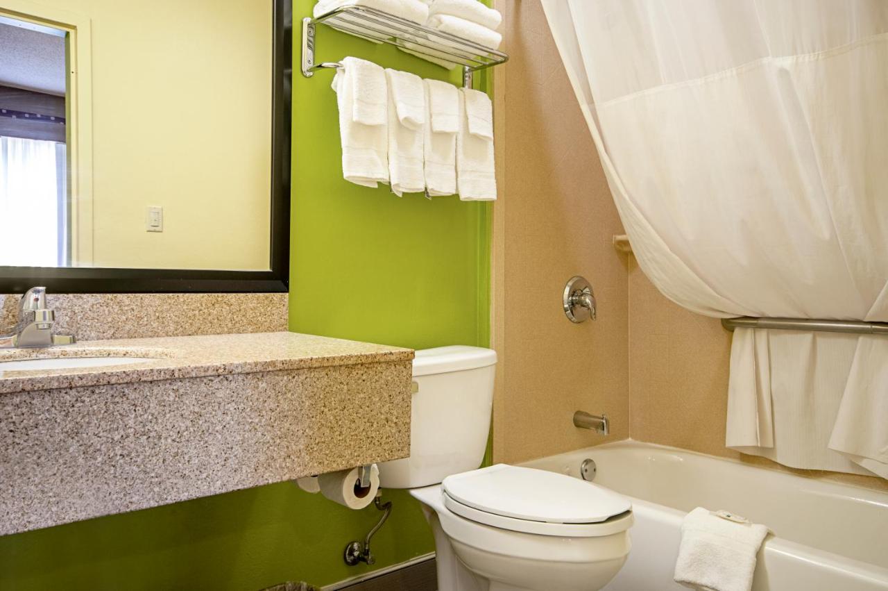 | Quality Inn & Suites Glenmont - Albany South