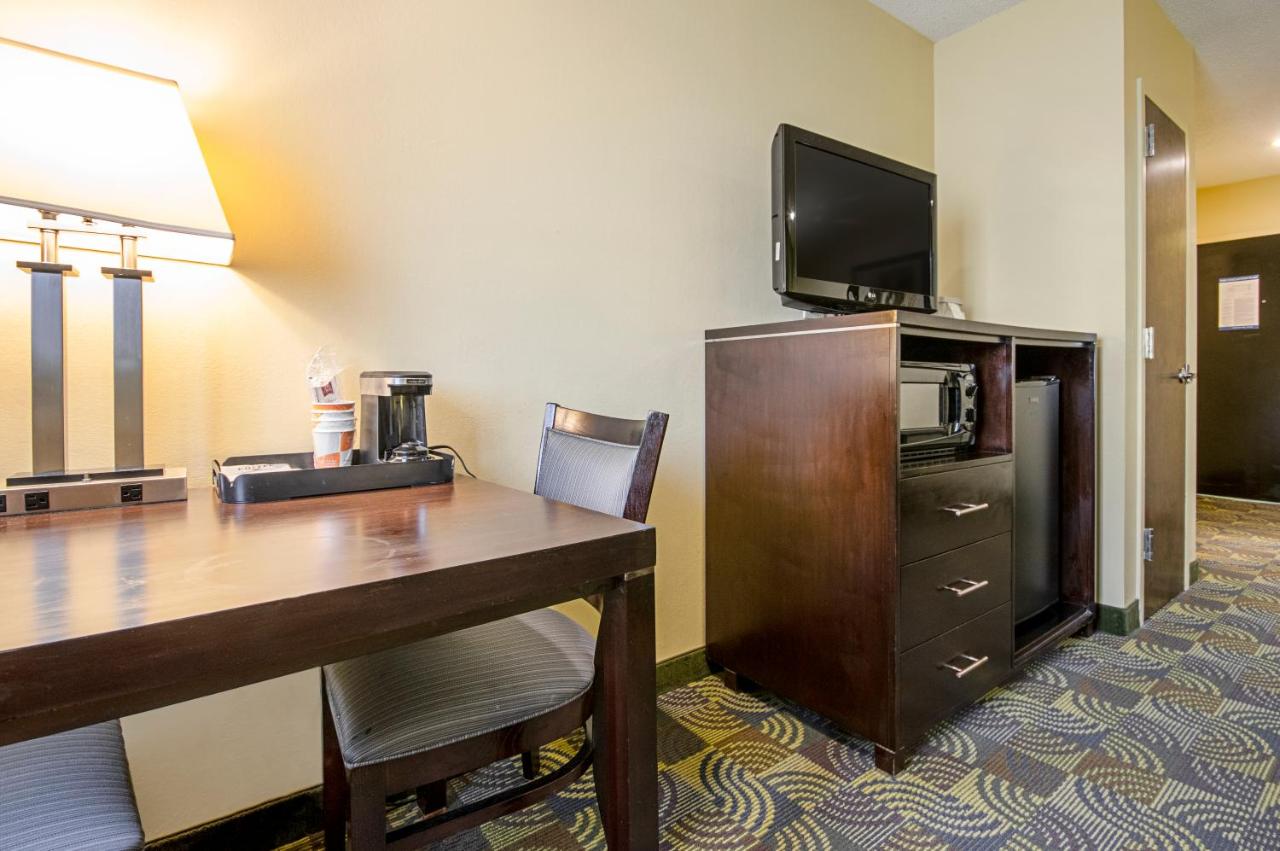 | Quality Inn & Suites Glenmont - Albany South