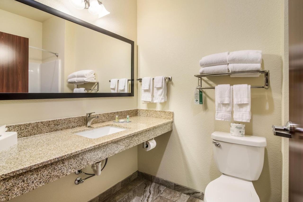 | Cobblestone Hotel & Suites - Victor