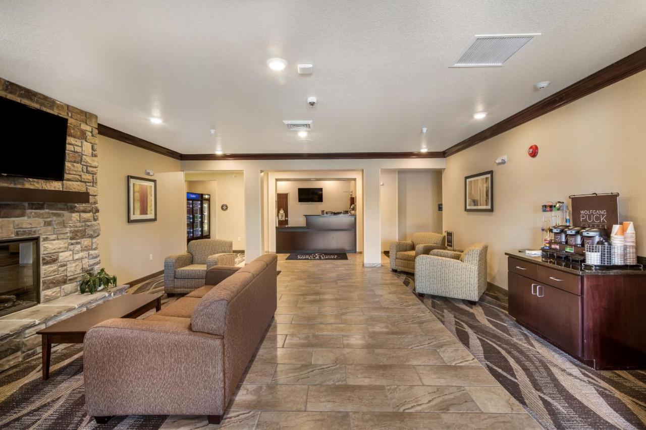 | Cobblestone Hotel & Suites - Victor
