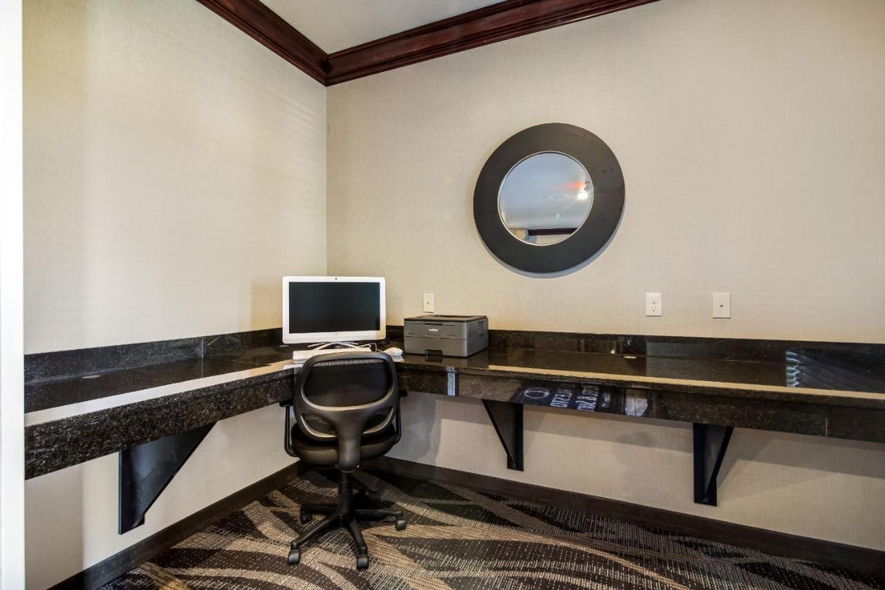 | Cobblestone Hotel & Suites - Victor