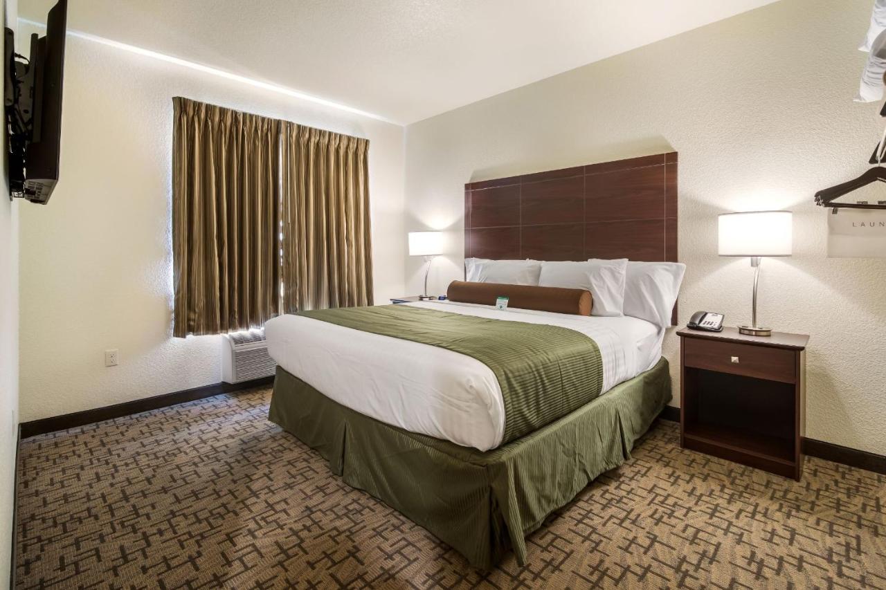 | Cobblestone Hotel & Suites - Victor