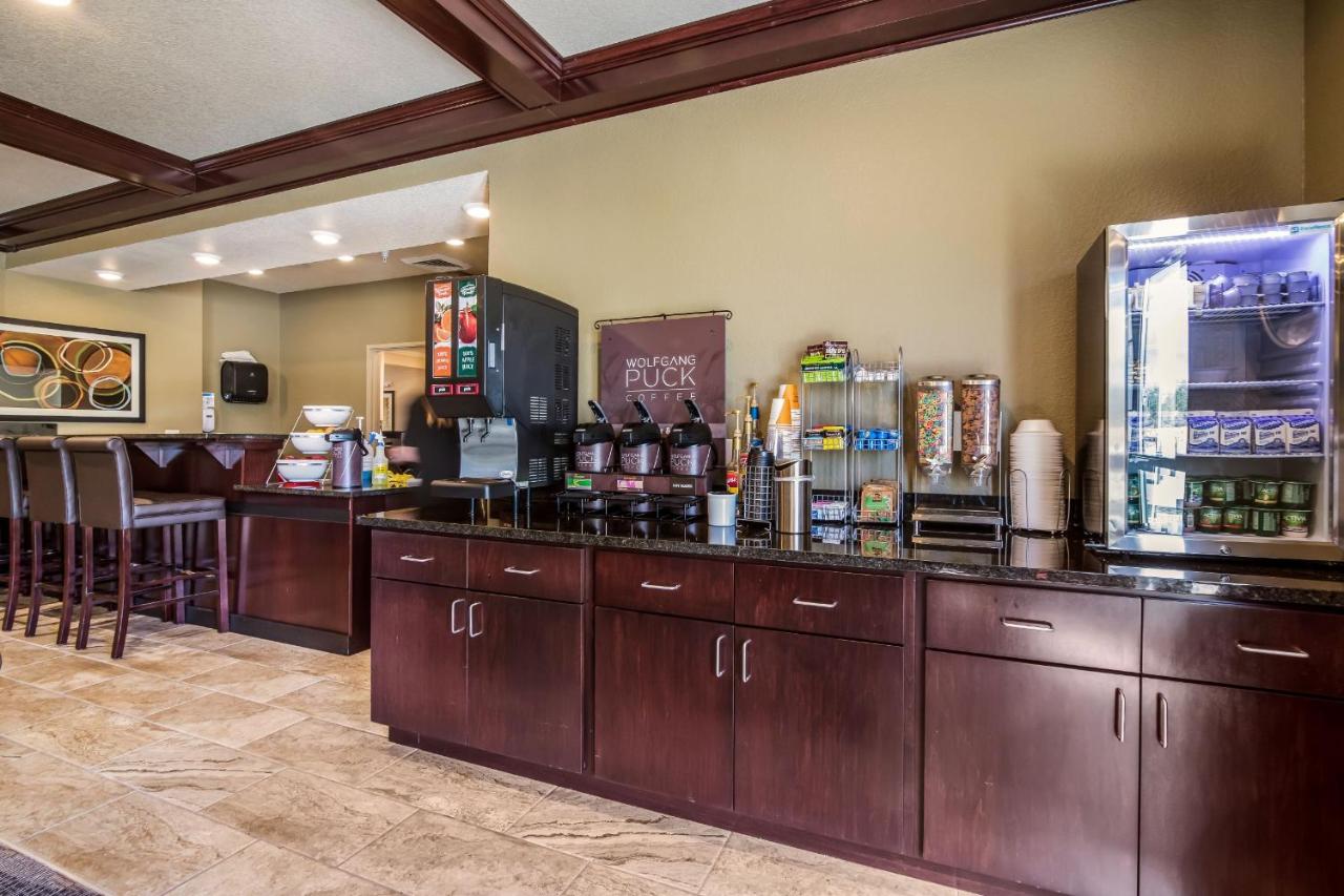 | Cobblestone Hotel & Suites - Victor