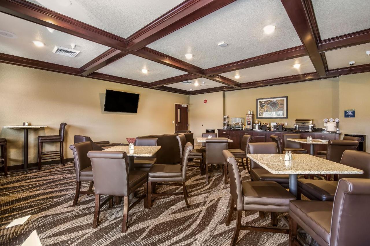 | Cobblestone Hotel & Suites - Victor