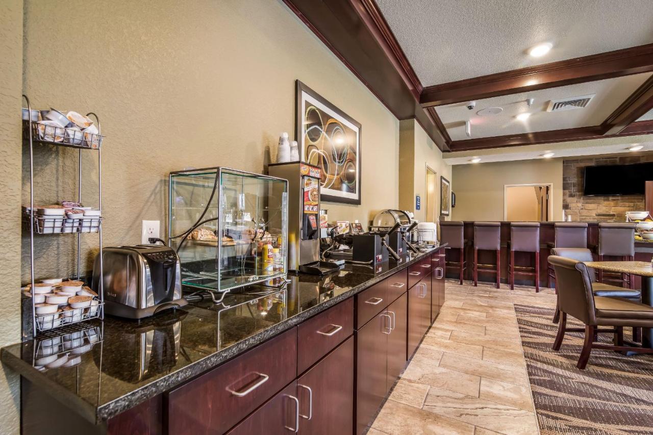 | Cobblestone Hotel & Suites - Victor