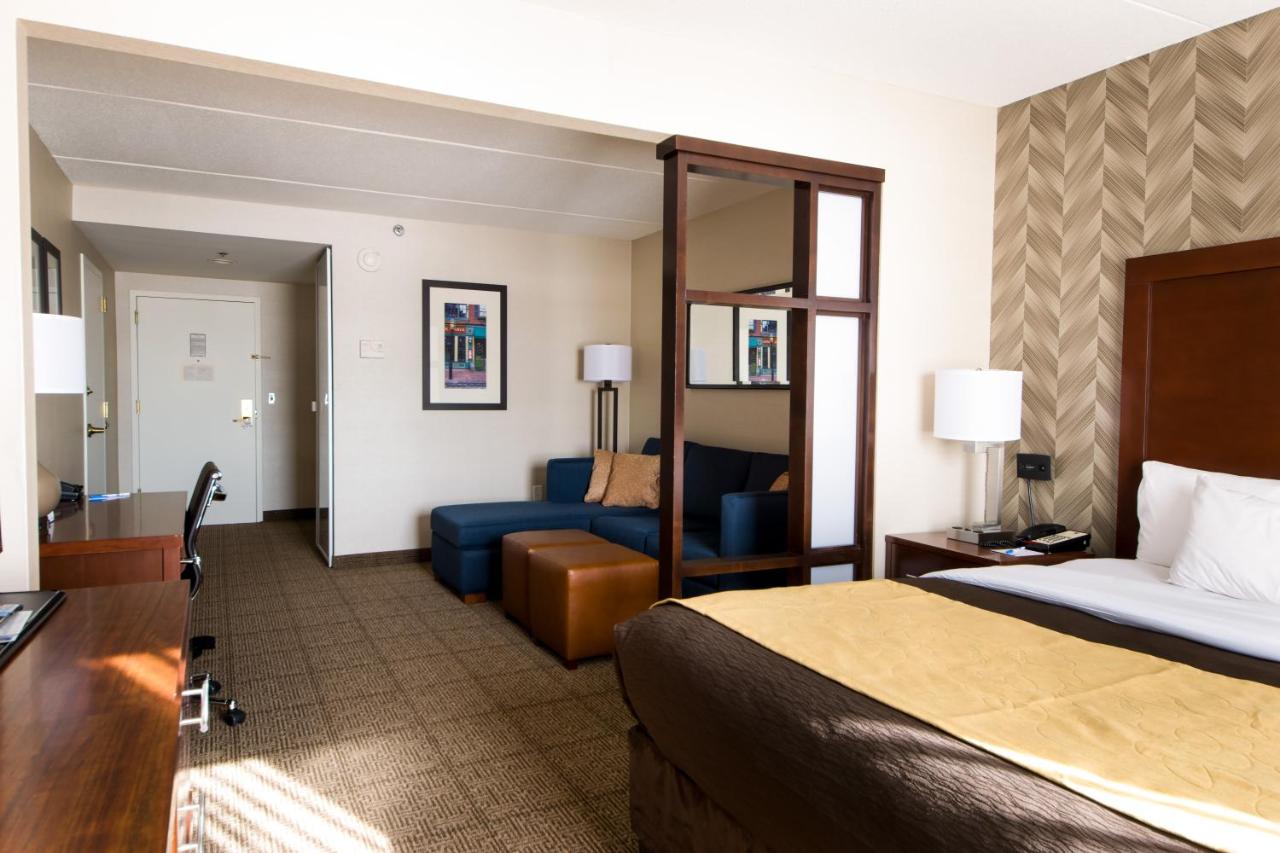 King Suite with Sofa Bed at Comfort Inn & Suites Logan International Airport