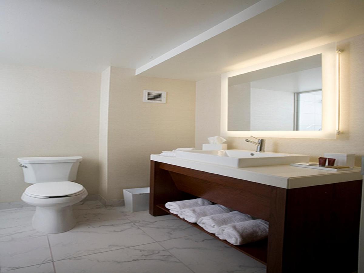 | Bally's Evansville Casino & Hotel