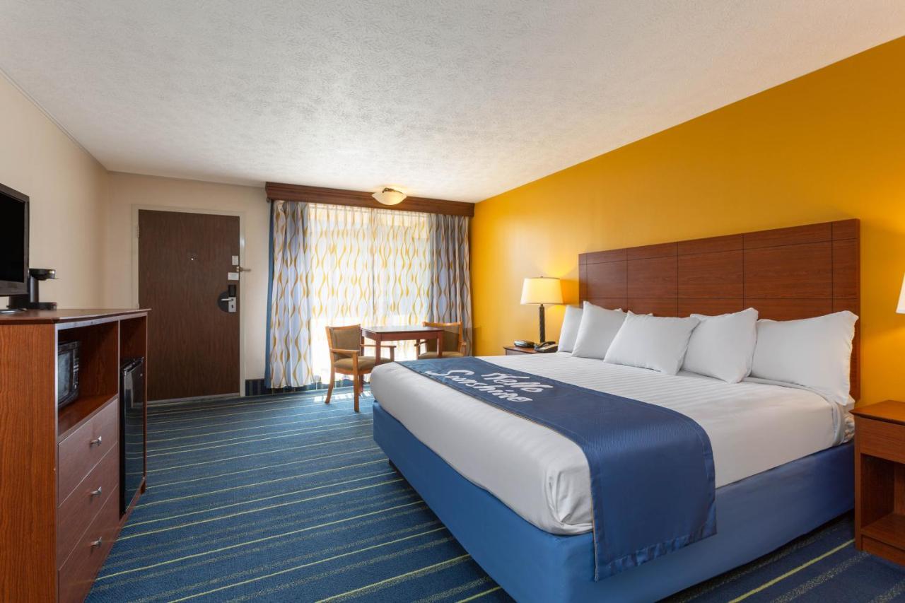 | Days Inn by Wyndham Breezewood