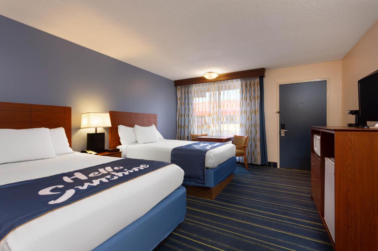 | Days Inn by Wyndham Breezewood