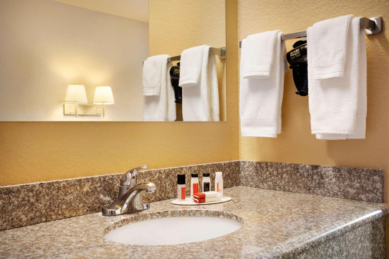 Queen Room - Mobility Access/Non-Smoking at Travelodge by Wyndham Gillette