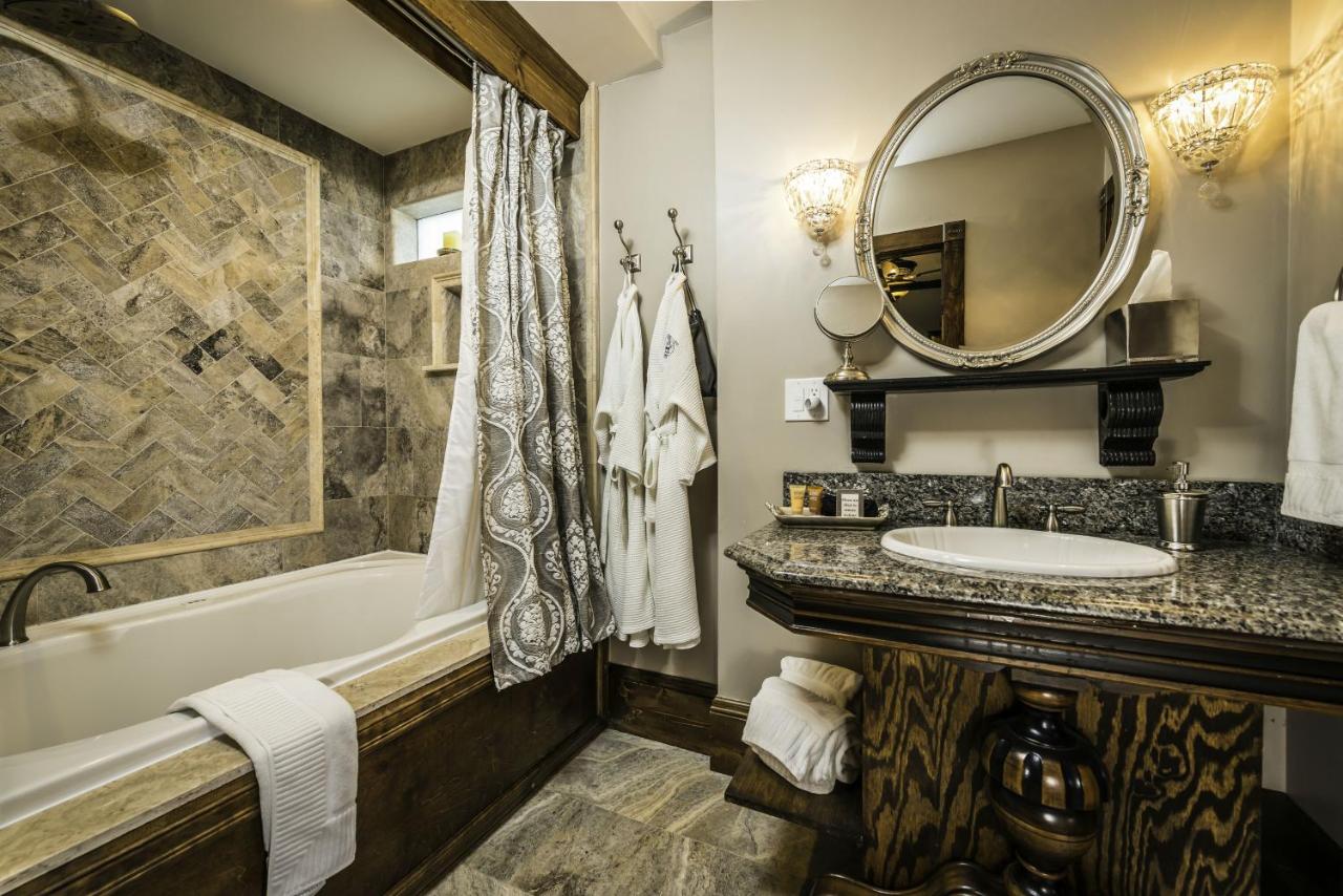 | Carriage Way Inn Bed & Breakfast Adults Only - 21 years old and up