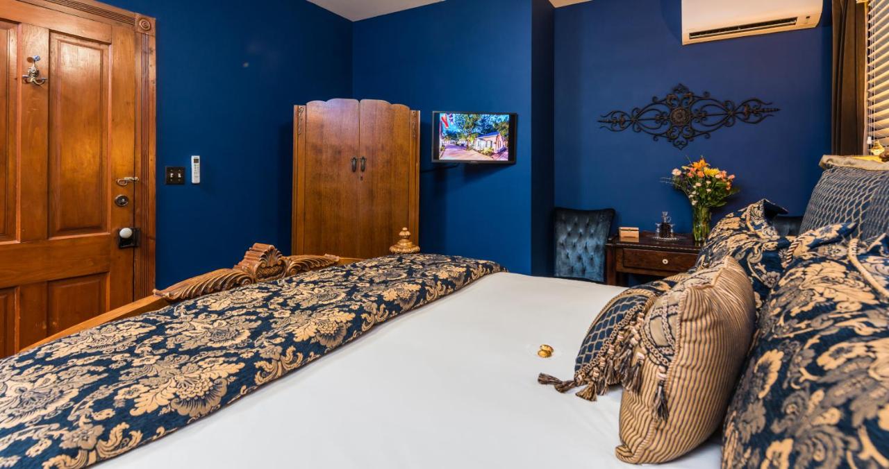 | Carriage Way Inn Bed & Breakfast Adults Only - 21 years old and up