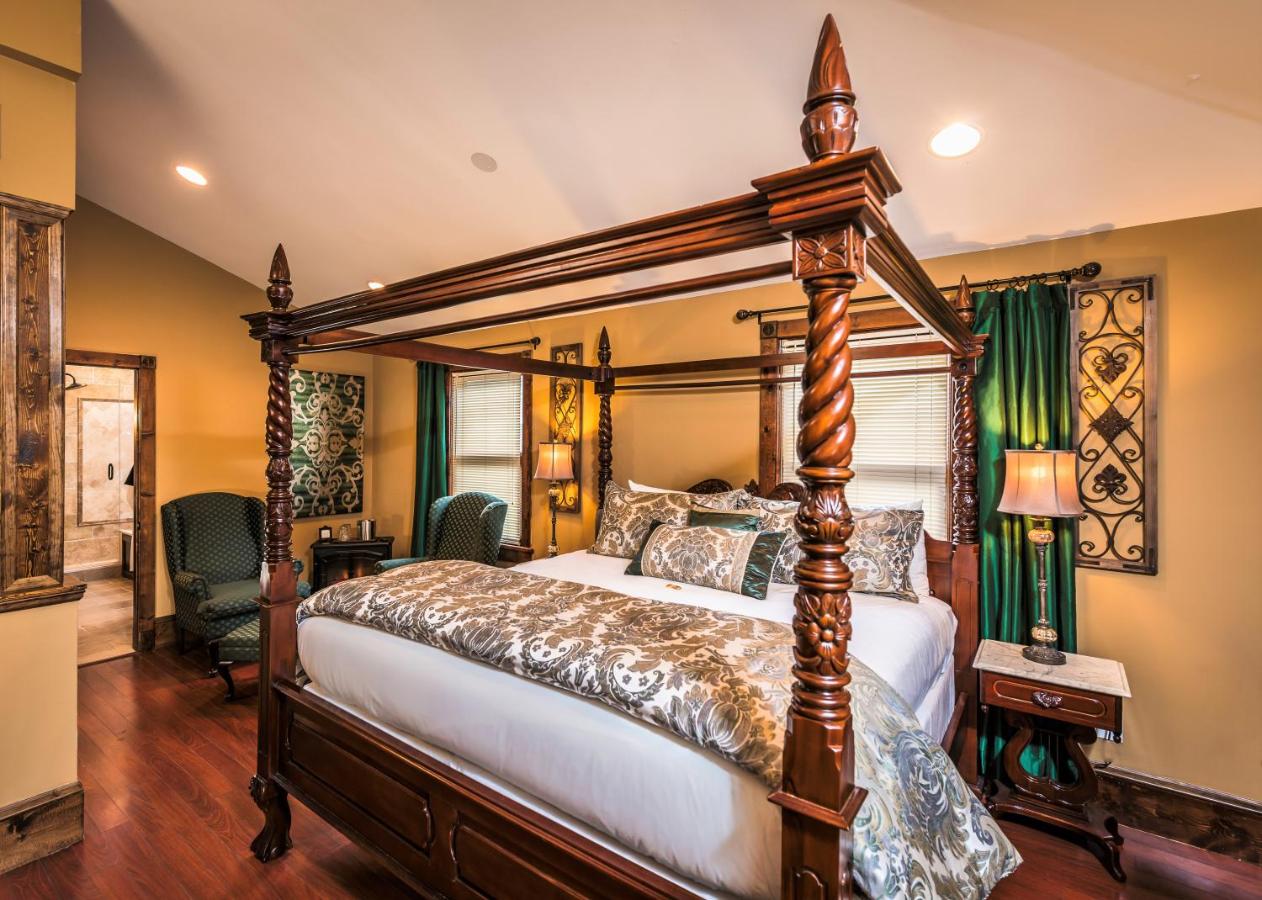 | Carriage Way Inn Bed & Breakfast Adults Only - 21 years old and up