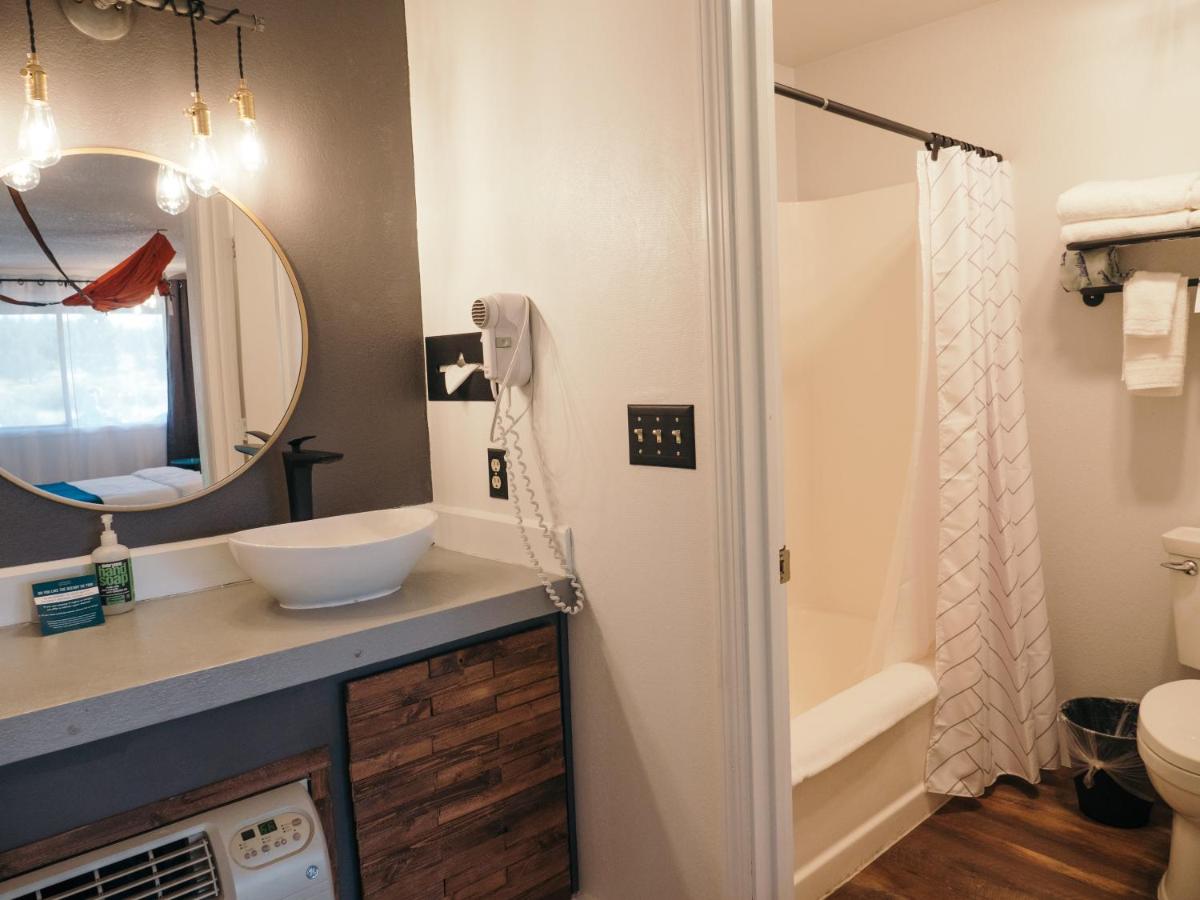 Double Room at LOGE Bend