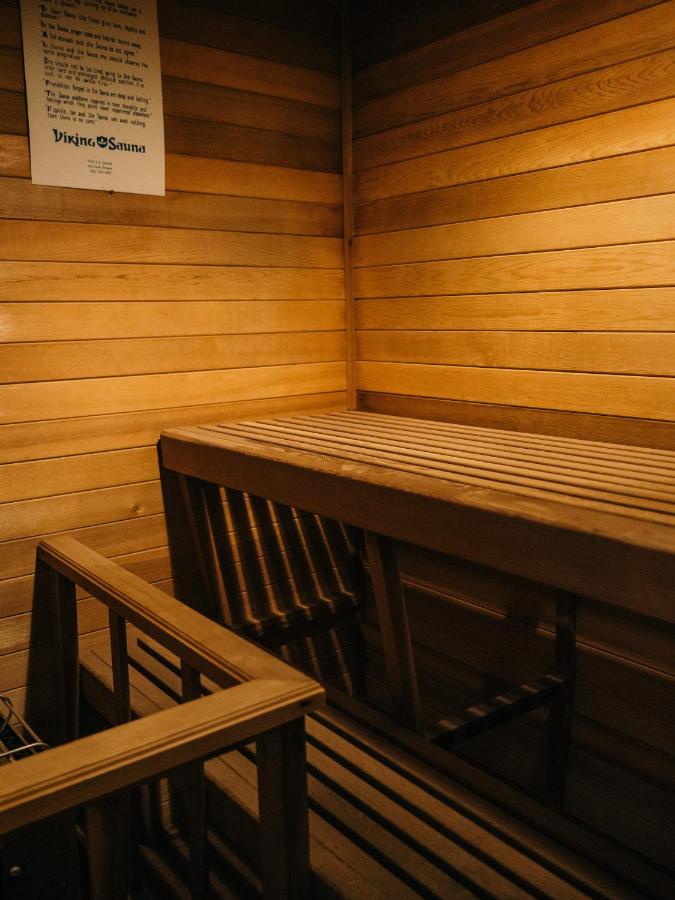 King Room with Spa Bath at LOGE Bend