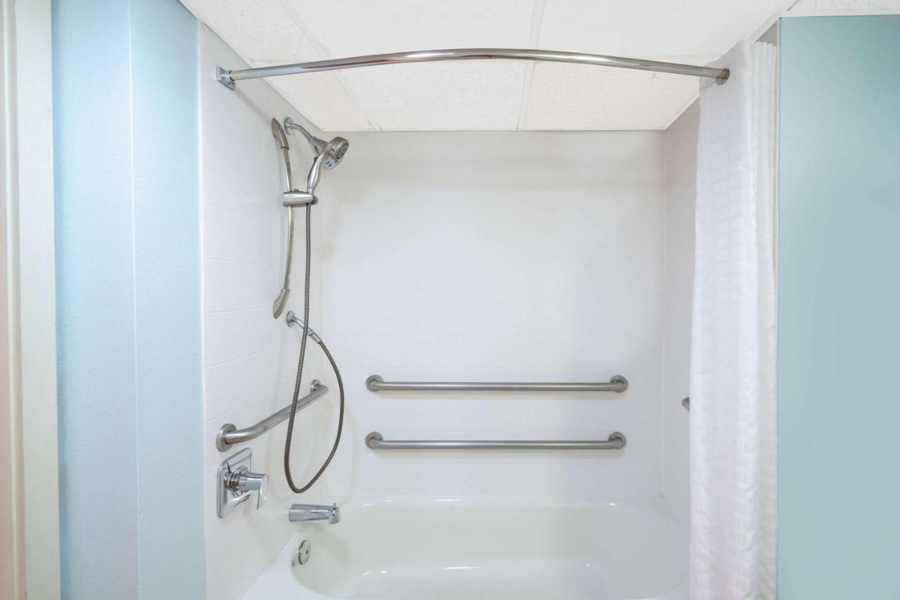King Room - Disability Access at Gatlinburg River Inn