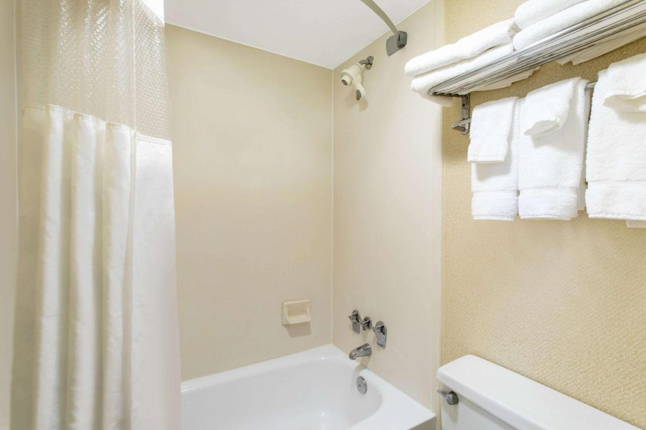 King Suite at Ramada Limited Cockeysville