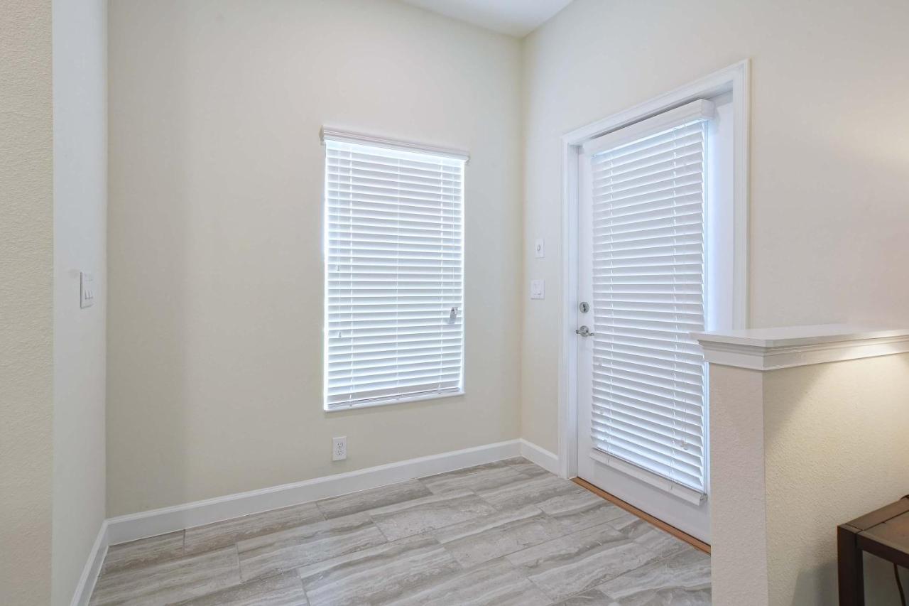 | Storey Lake-5 Bedroom Townhouse w/Splashpool-1617ST