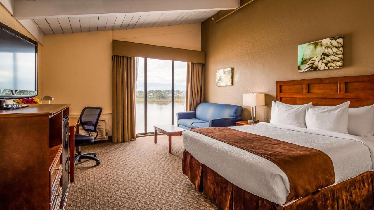 King Room with Sofa Bed - Waterview - Non Smoking at Best Western Adams Inn Quincy-Boston