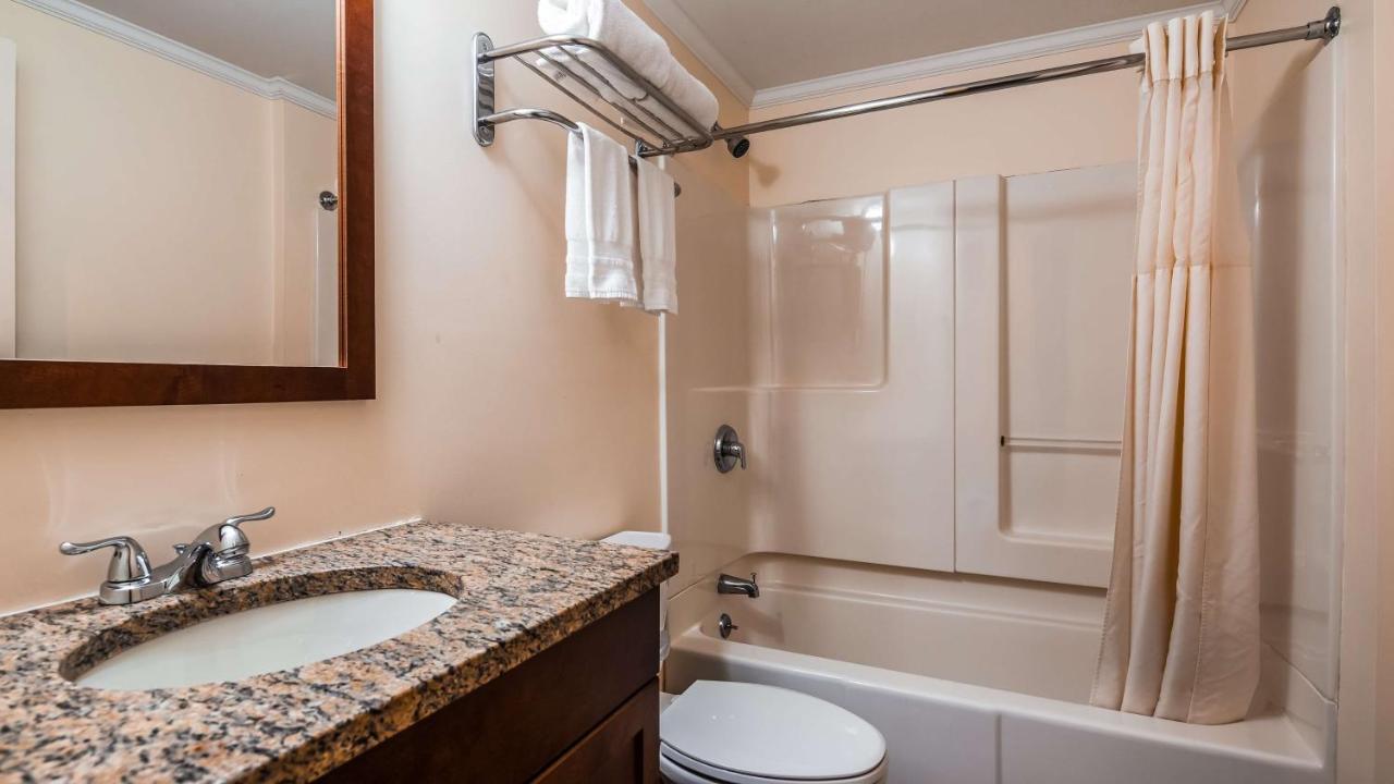 King Room - Non-Smoking at Best Western Adams Inn Quincy-Boston