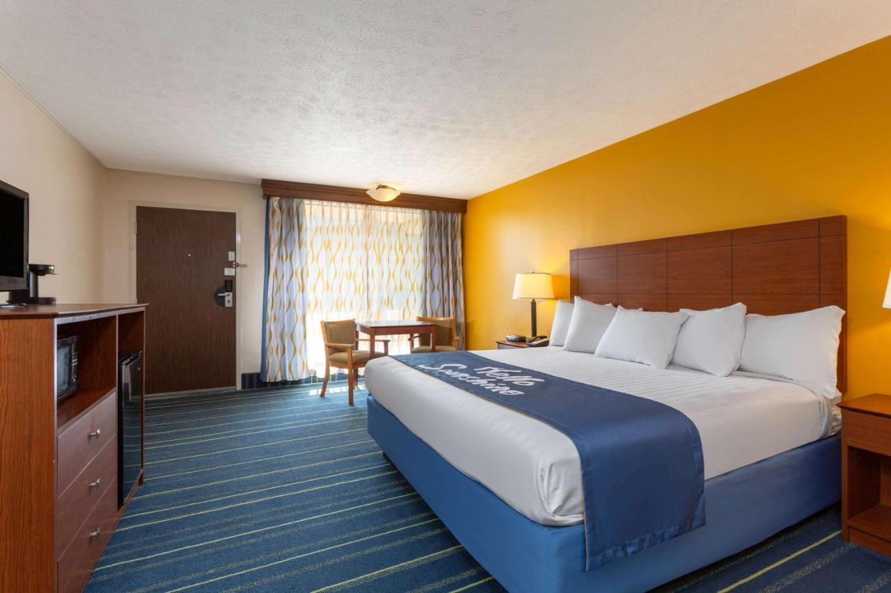 | Days Inn by Wyndham Breezewood