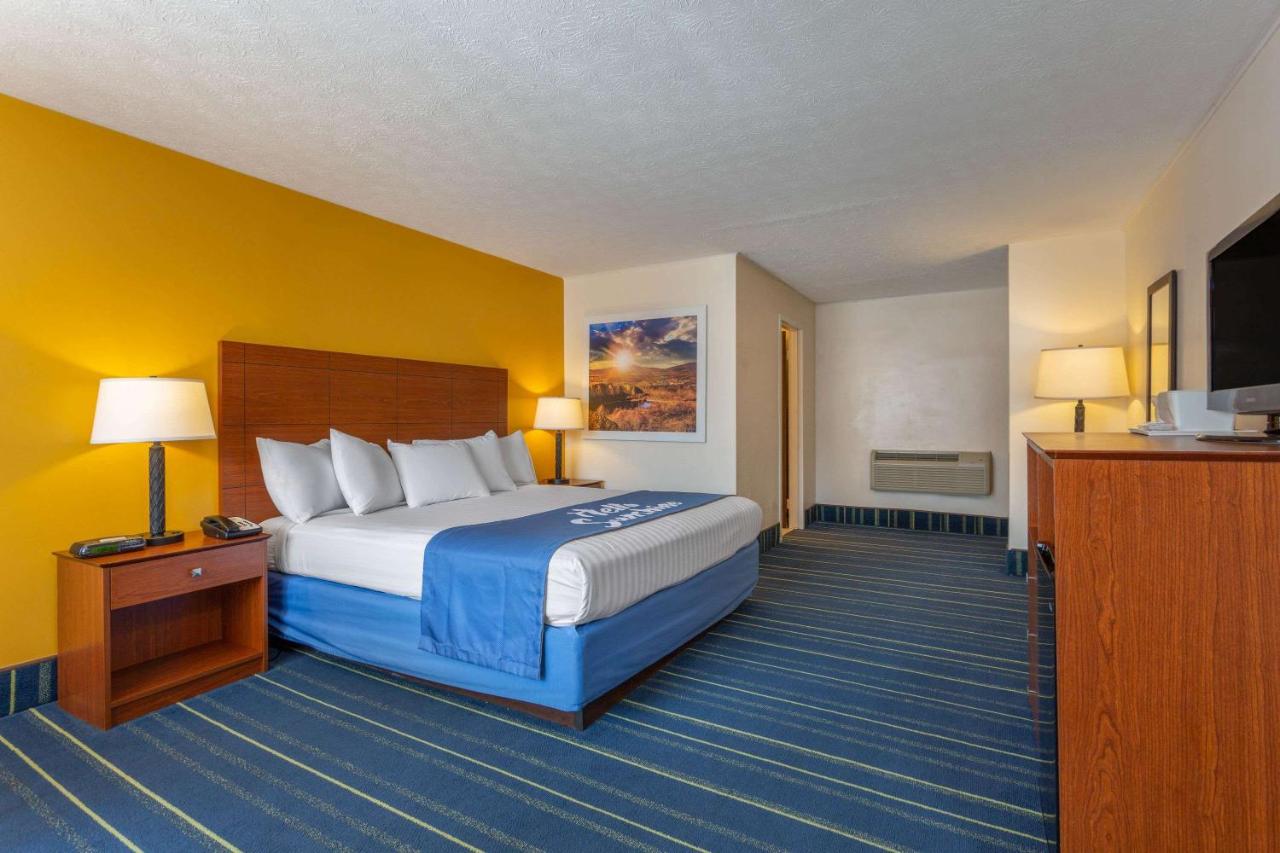  | Days Inn by Wyndham Breezewood