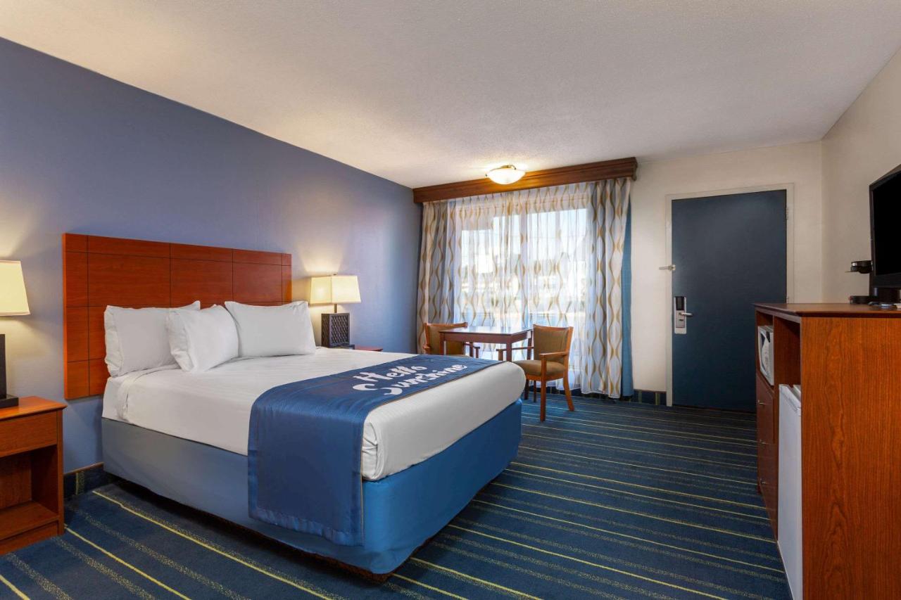 | Days Inn by Wyndham Breezewood