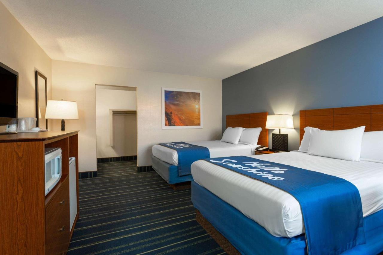 | Days Inn by Wyndham Breezewood