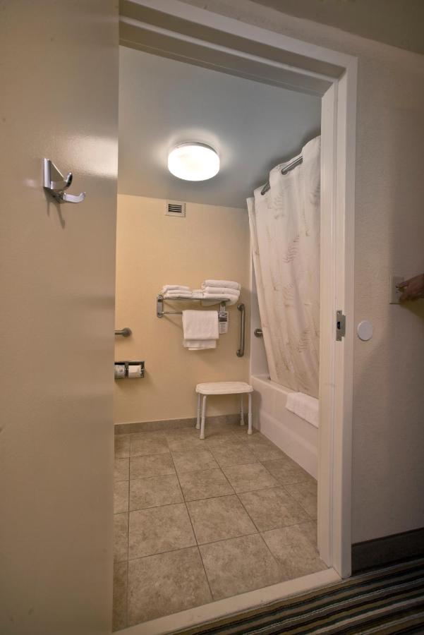 Queen Room - Disability Access at Best Western Chocolate Inn at the Park