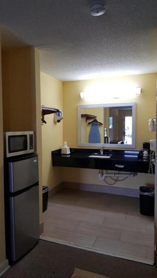 | Loyalty Inn Hawkinsville