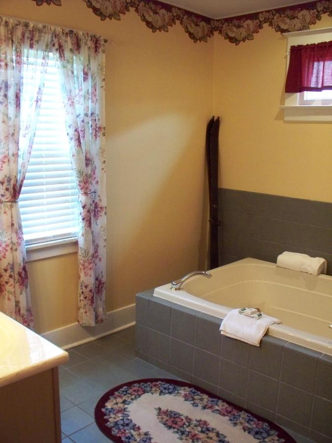 Double Room with Garden View at Inn at 835 Boutique Hotel