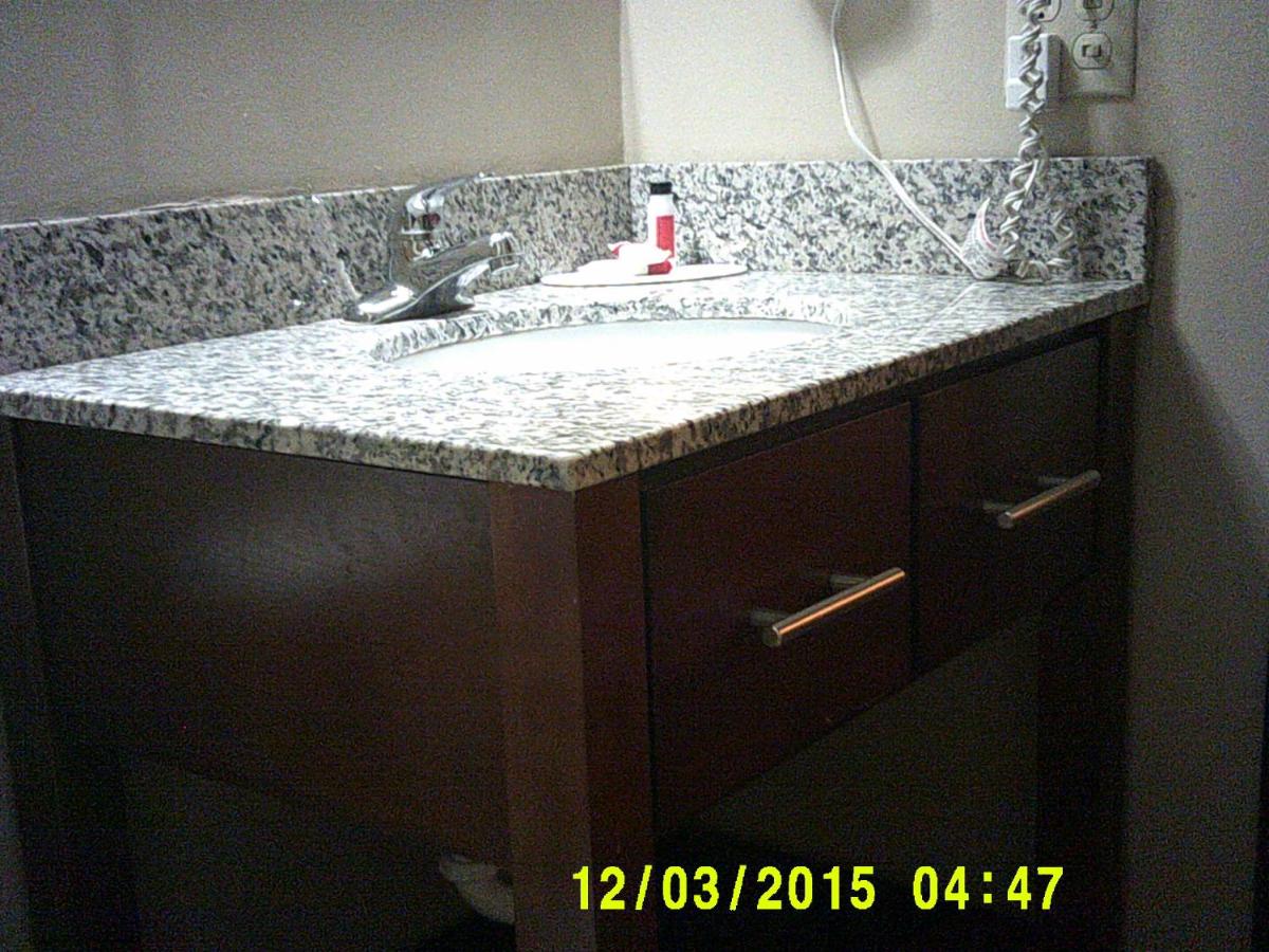 Deluxe King Room - Non-Smoking at The Suite Inn