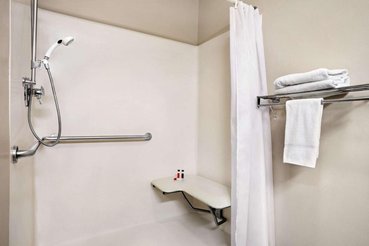 Queen Room - Mobility Access/Non-Smoking at Travelodge by Wyndham Green River WY