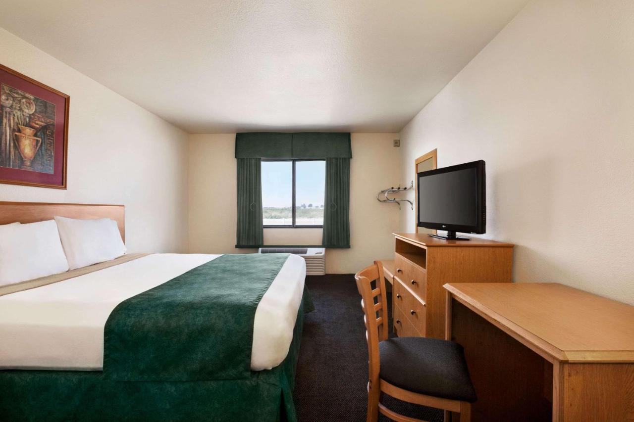 King Room - Mobility Access/Non-Smoking at Travelodge by Wyndham Pecos