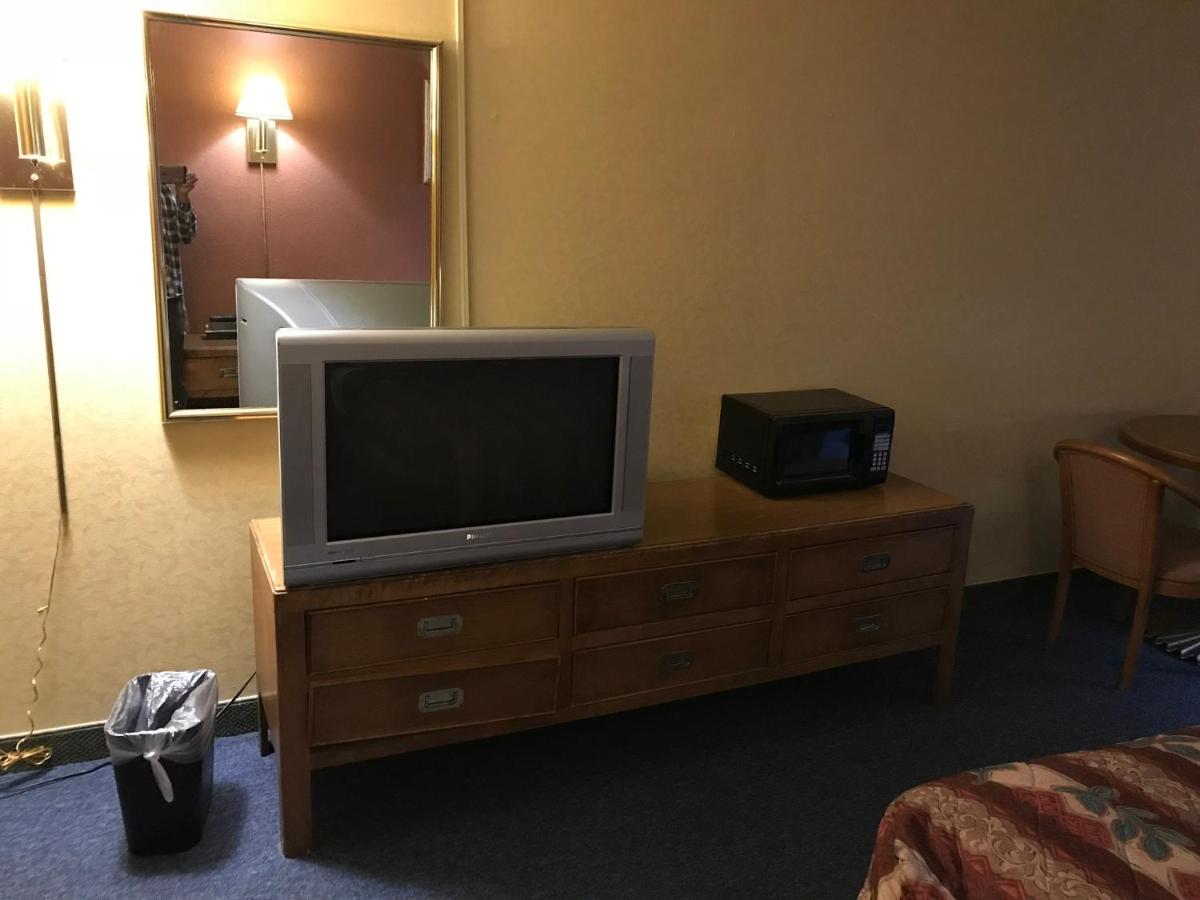 | Economy Inn