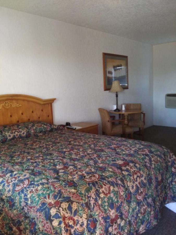 King Room - Non-Smoking at Circle S Lodge