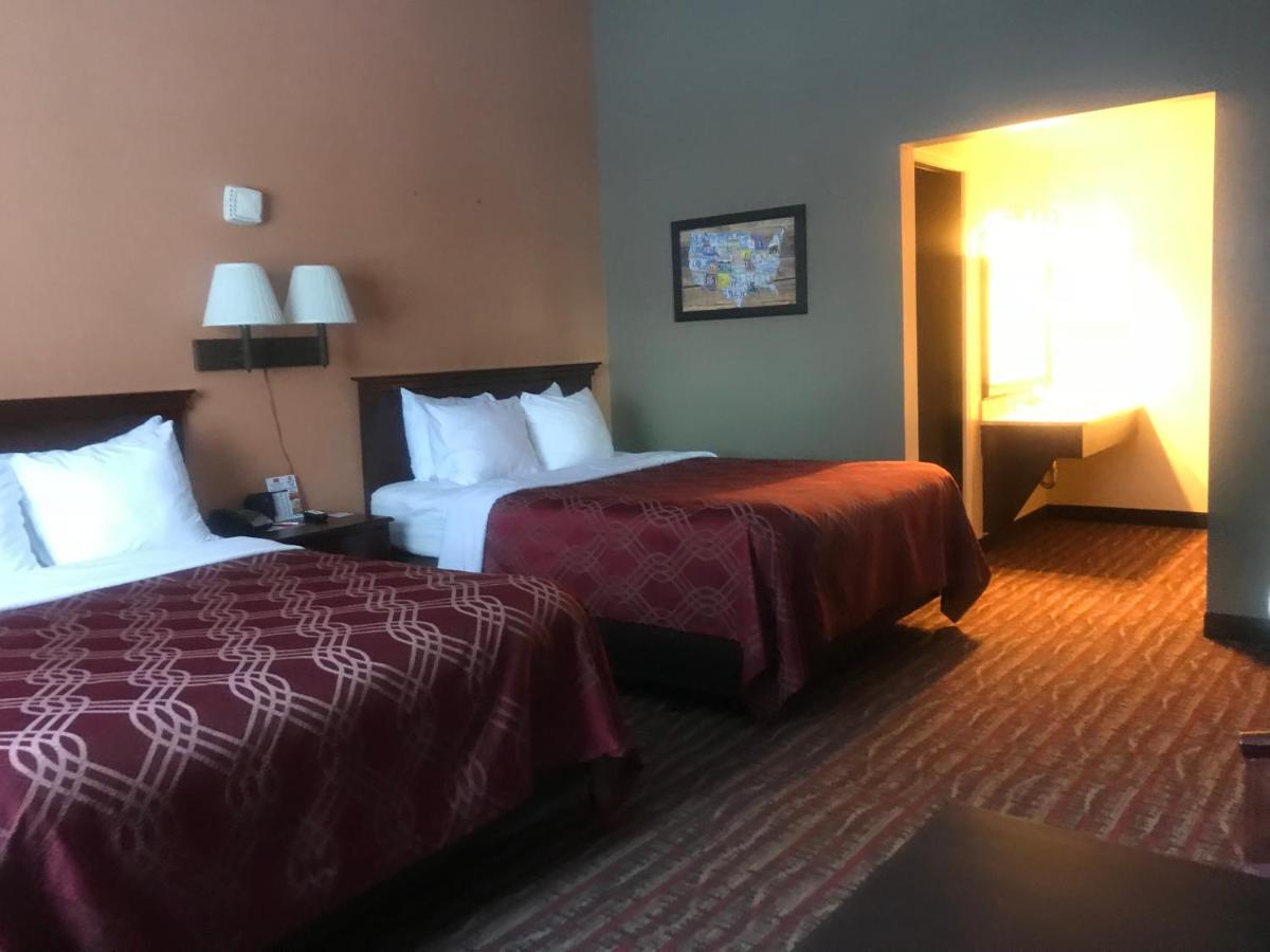 Quadruple Room with Two Queen Beds and Lake View - Non-Smoking at Econo Lodge Lakeview