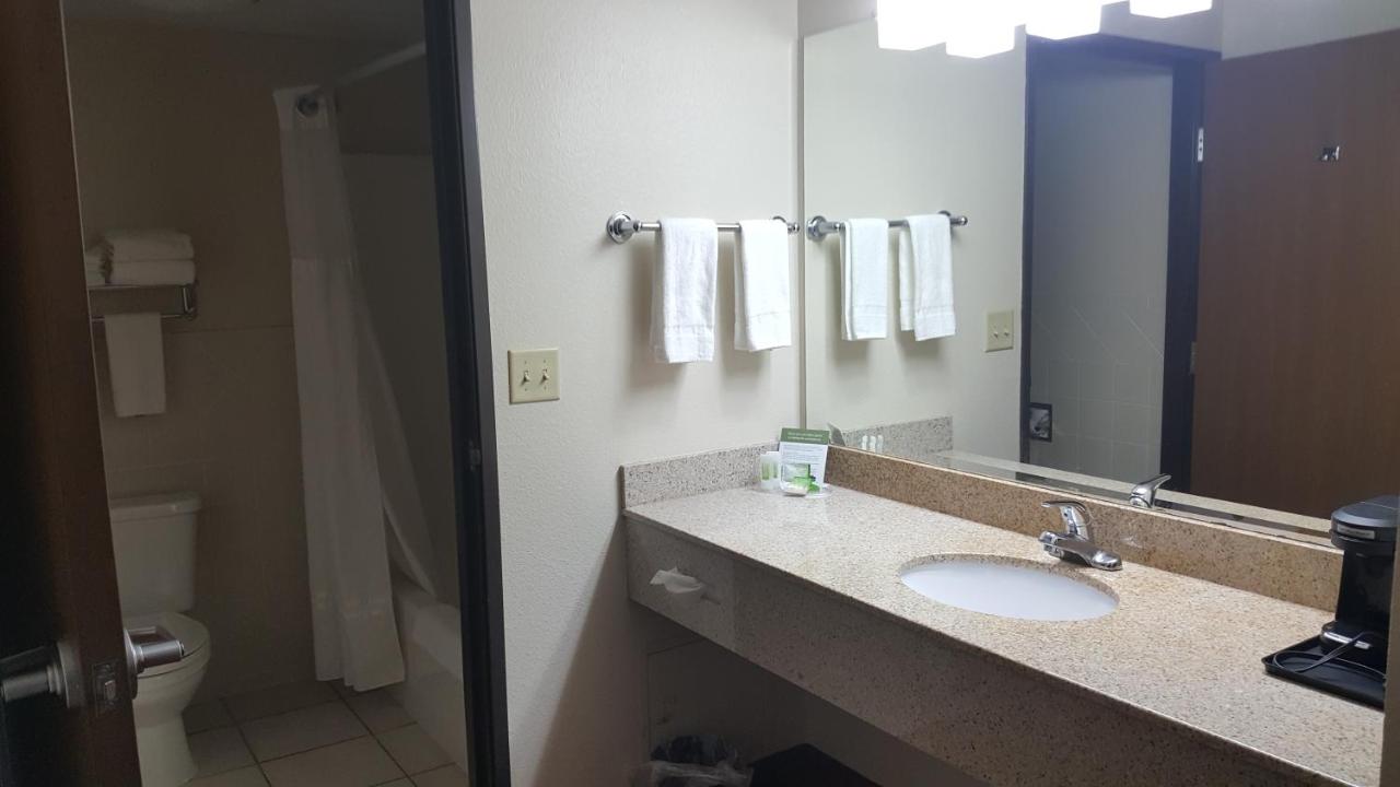 | AmericInn by Wyndham Muscatine