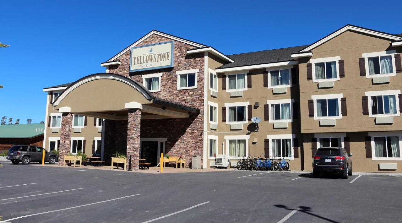  | Yellowstone Park Hotel