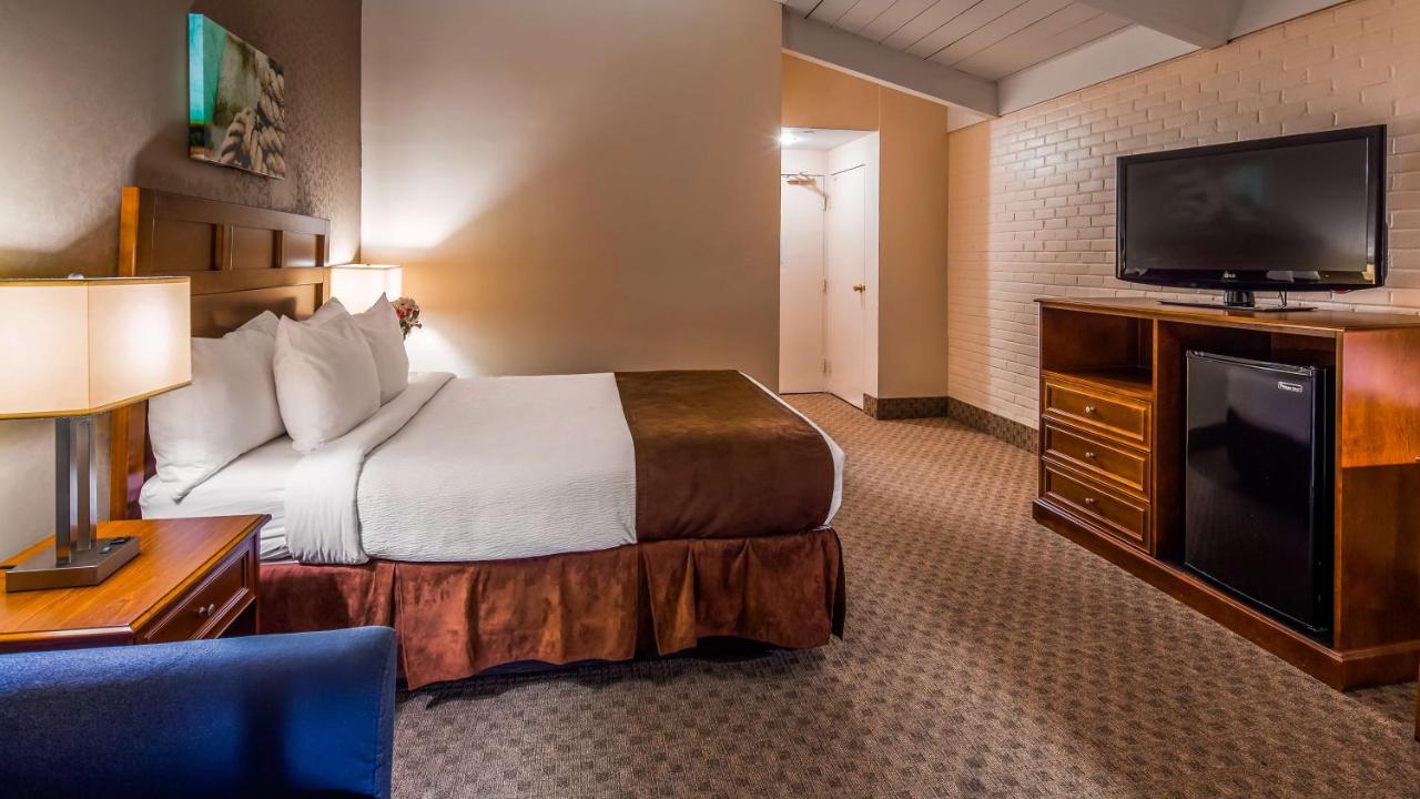 King Room with Sofa Bed - Waterview - Non Smoking at Best Western Adams Inn Quincy-Boston