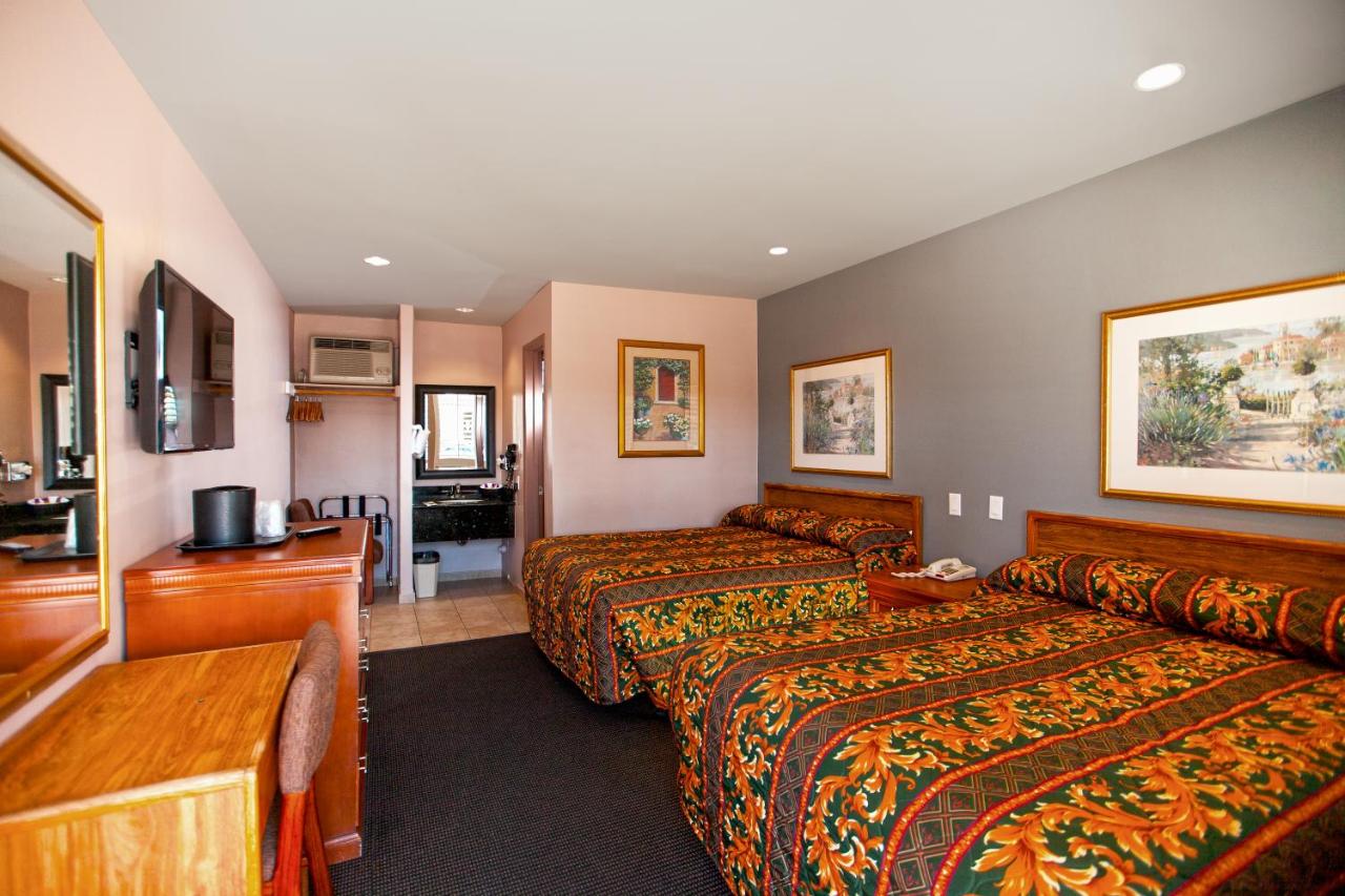 Double Room with Two Double Beds at Dunes Inn Sunset
