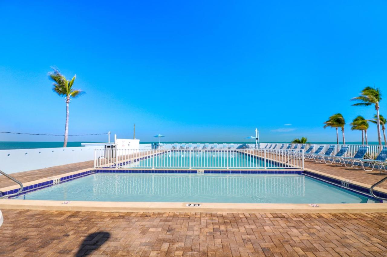| Fiesta Key RV Resort Premium Room 3