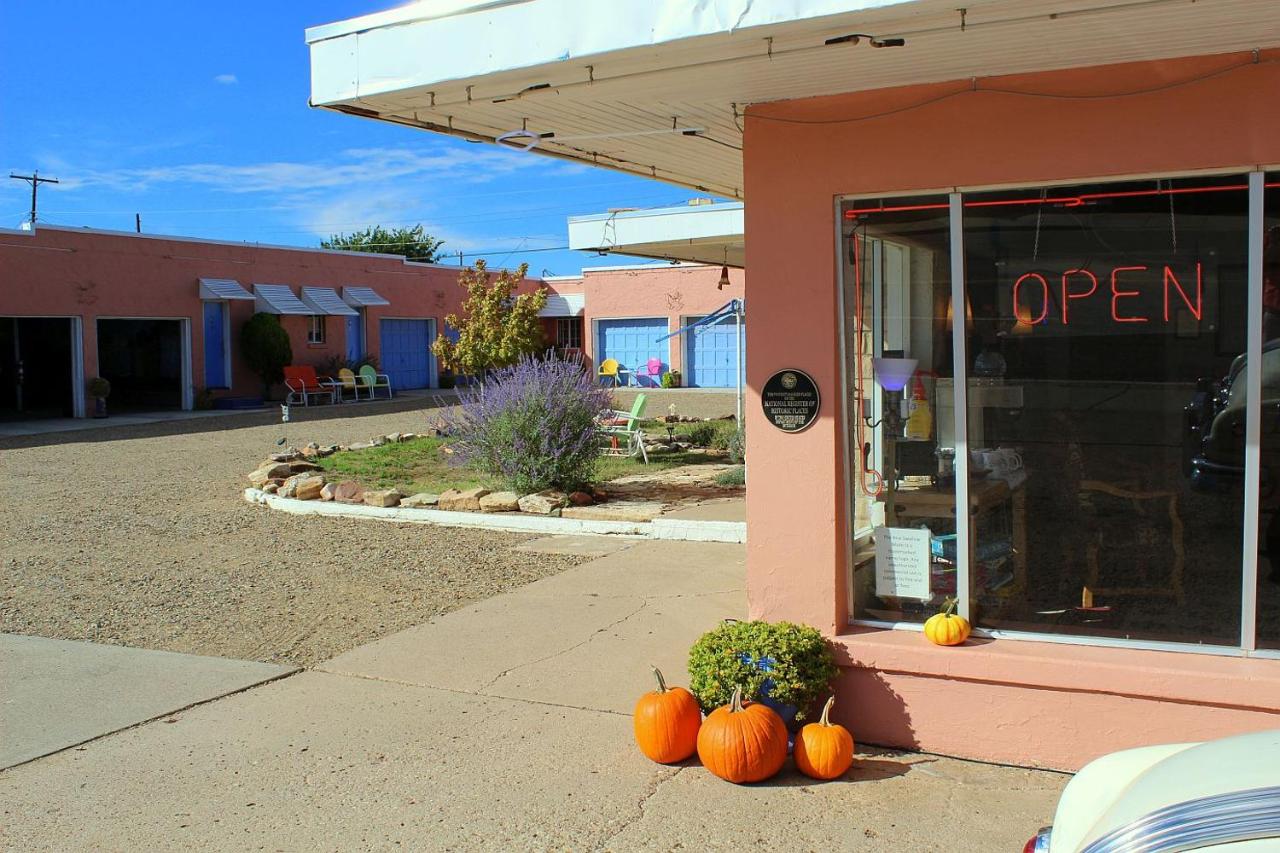  | Blue Swallow Motel