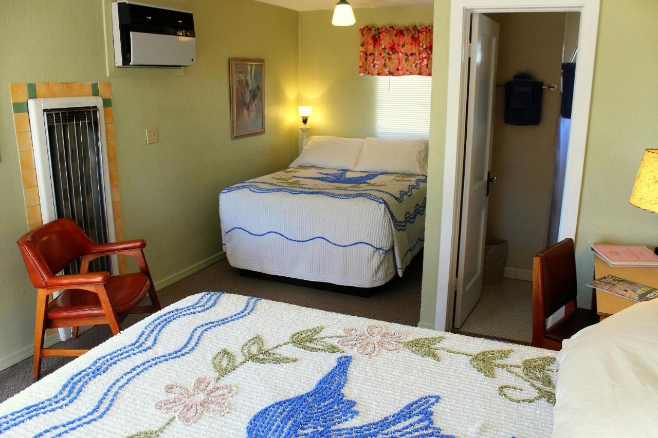  | Blue Swallow Motel