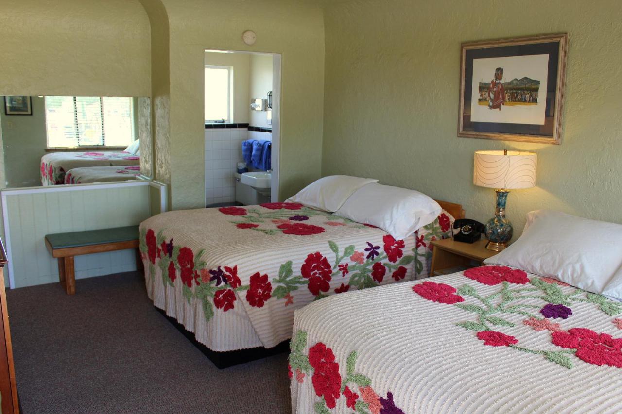 | Blue Swallow Motel